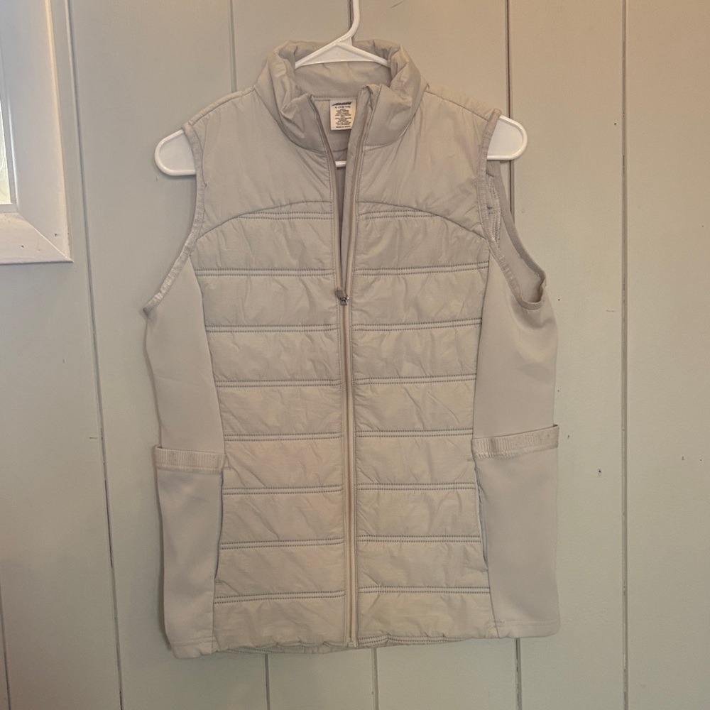 Avia Women's Activr Light Gray Quilted Vest size L (12-14)